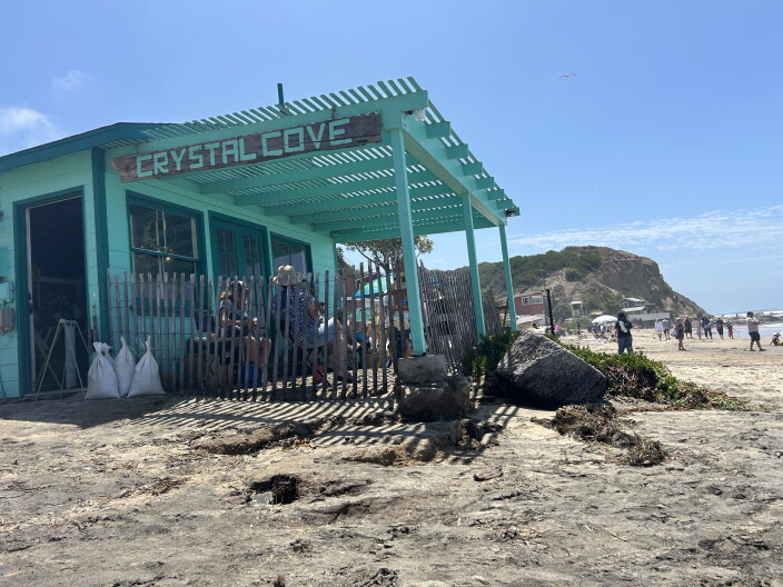 Source-feed image associated with Dangerous conditions continue as heavy surf and high tides cause damage to SoCal beaches