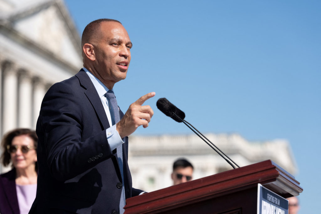 Source-feed image associated with WATCH: Jeffries calls on Republicans to stay in Washington to work on AI safety