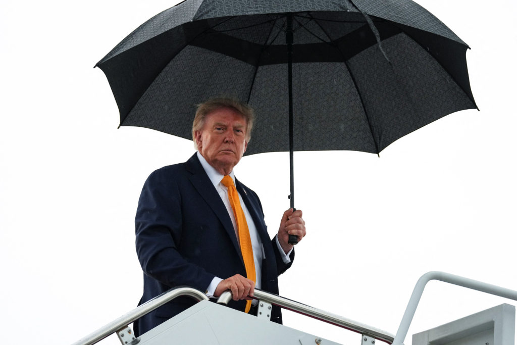 Source-feed image associated with Trump keeps heralding an economic boom, but even a solid jobs report is causing problems for him