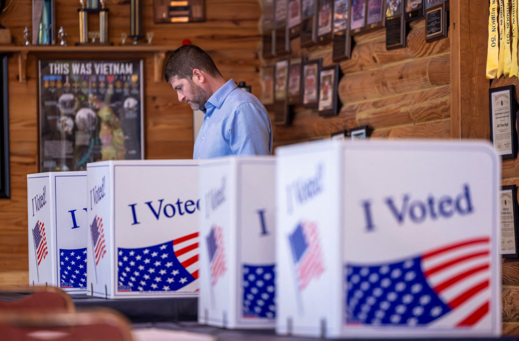 Source-feed image associated with Early voting begins in U.S. midterm elections that could flip control of Congress
