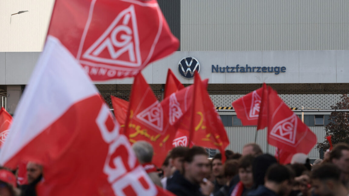Image from linked report: Protests for Germany’s car industry as job losses loom