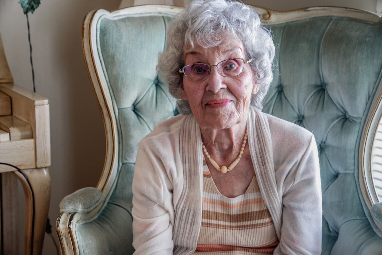 Source-feed image associated with My mother, 91, has dementia. Every bank says I need her signature to unlock her $100,000 stock certificate. What can I do?