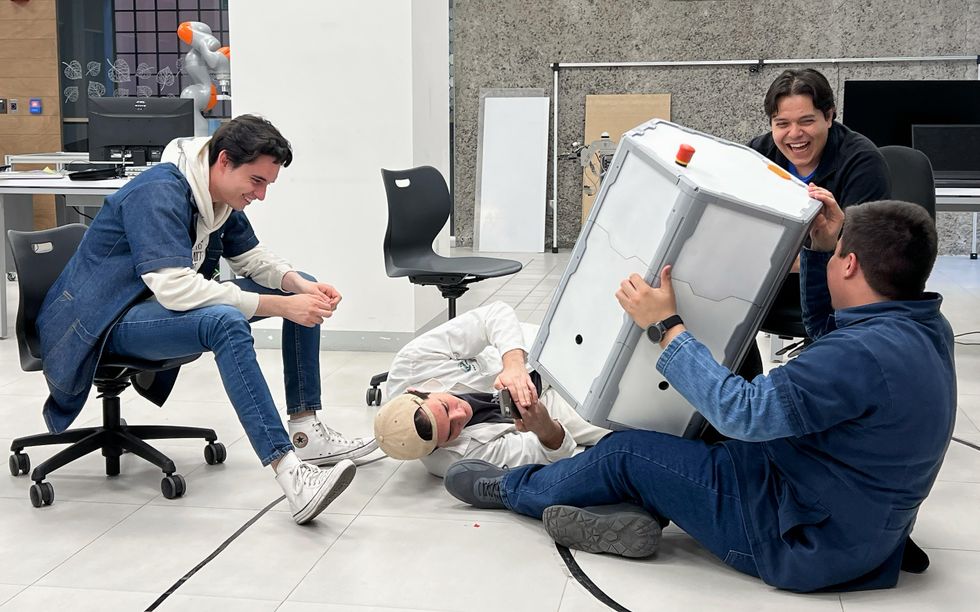Image from linked report: Mexican EPICS in IEEE Team Builds Portable Educational Platform