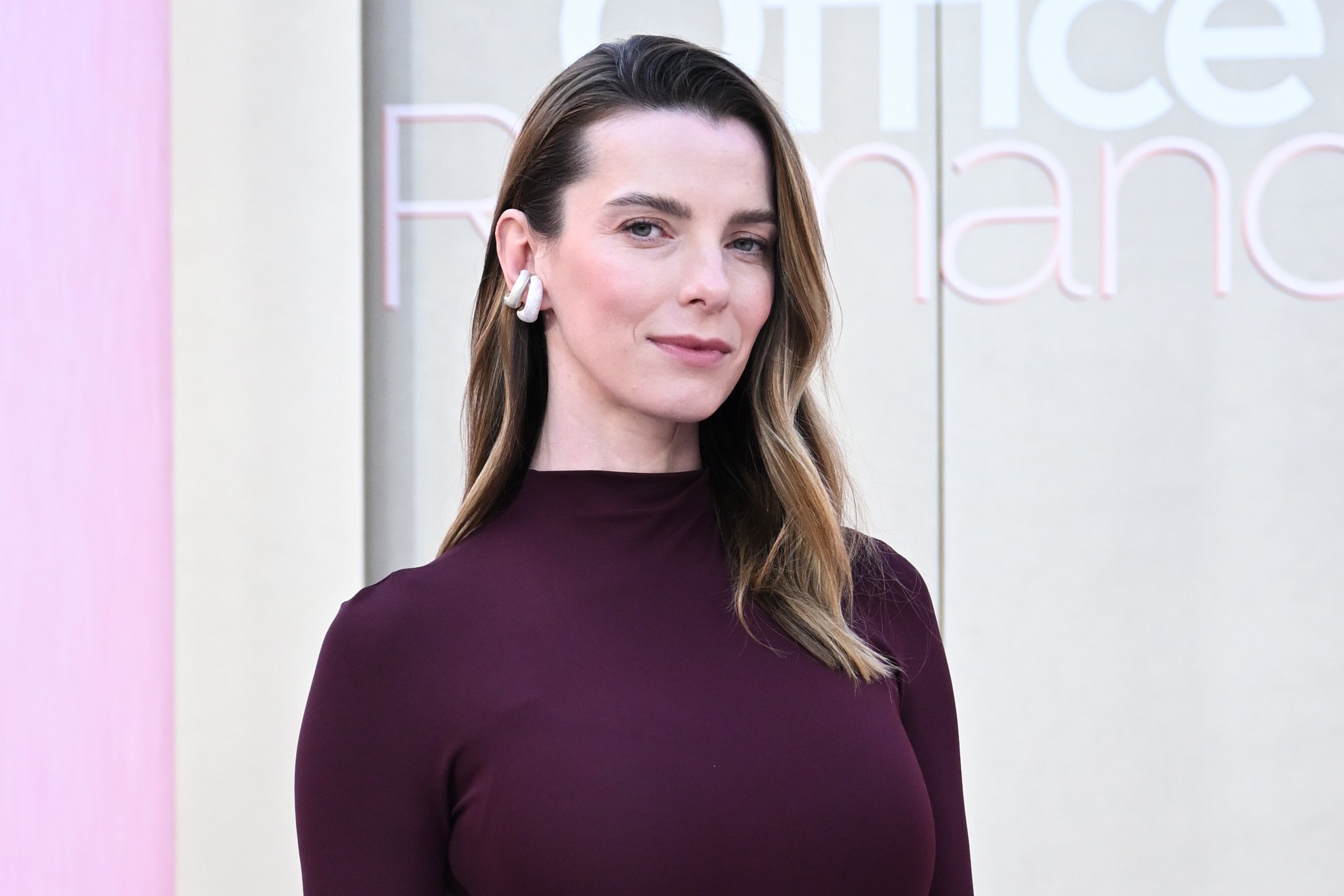 Source-feed image associated with ‘Office Romance’ Star Betty Gilpin on Using a Prosthetic Vagina for Her Birthing Scene: ‘I Was Pretty Freaked Out’