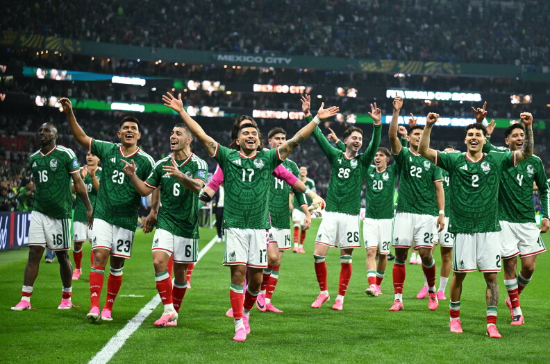 Source-feed image associated with Mexico ends a 40-year knockout drought, beats Ecuador 2-0 to reach the round of 16