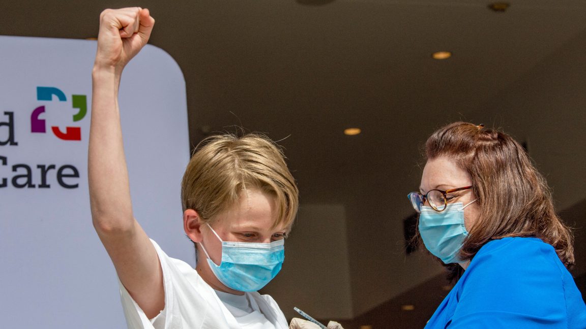 Source-feed image associated with OB-GYNs release their own vaccine schedule, rejecting RFK Jr.'s meddling