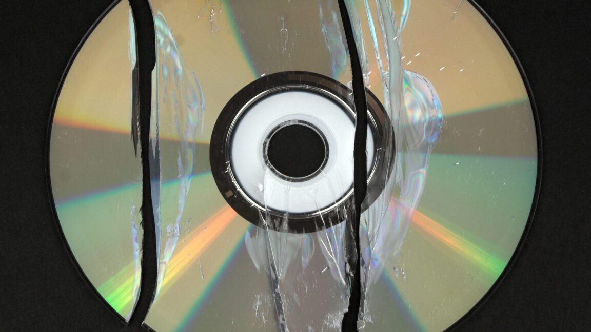 Source-feed image associated with RIP bargain bin: The price impact of Sony's disc-free PlayStation plan