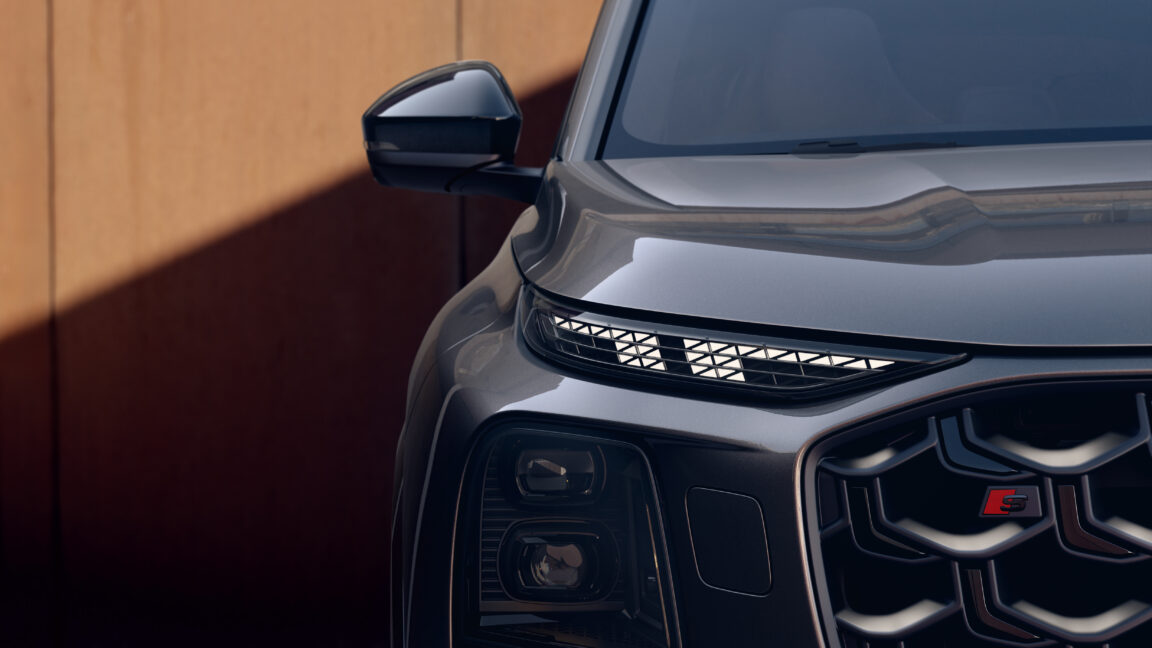 Source-feed image associated with Here's Audi's next Q7 SUV and US-only SQ7, now with an RS V8