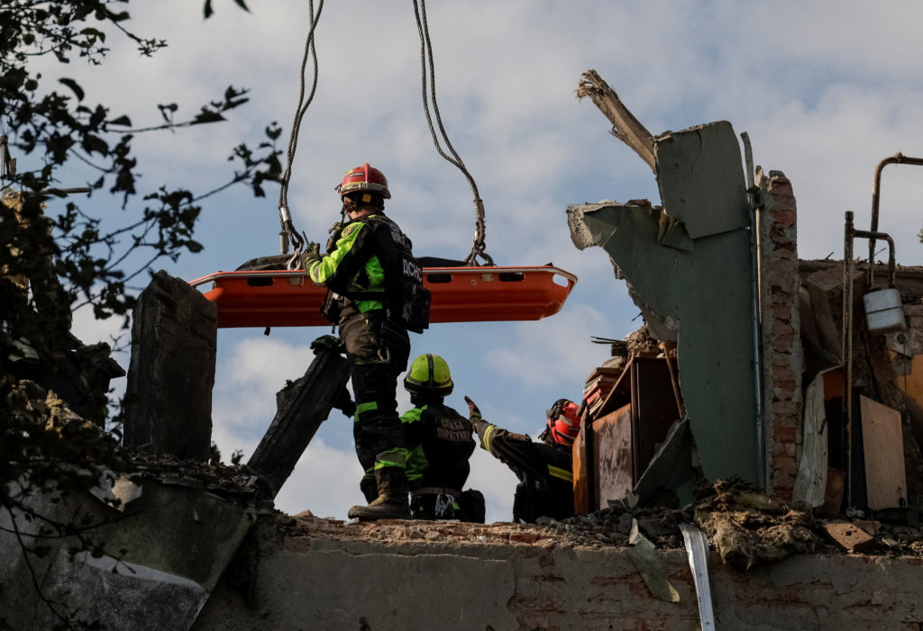 Source-feed image associated with Russia strikes an apartment block in Ukraine's city of Kharkiv, killing 1 person