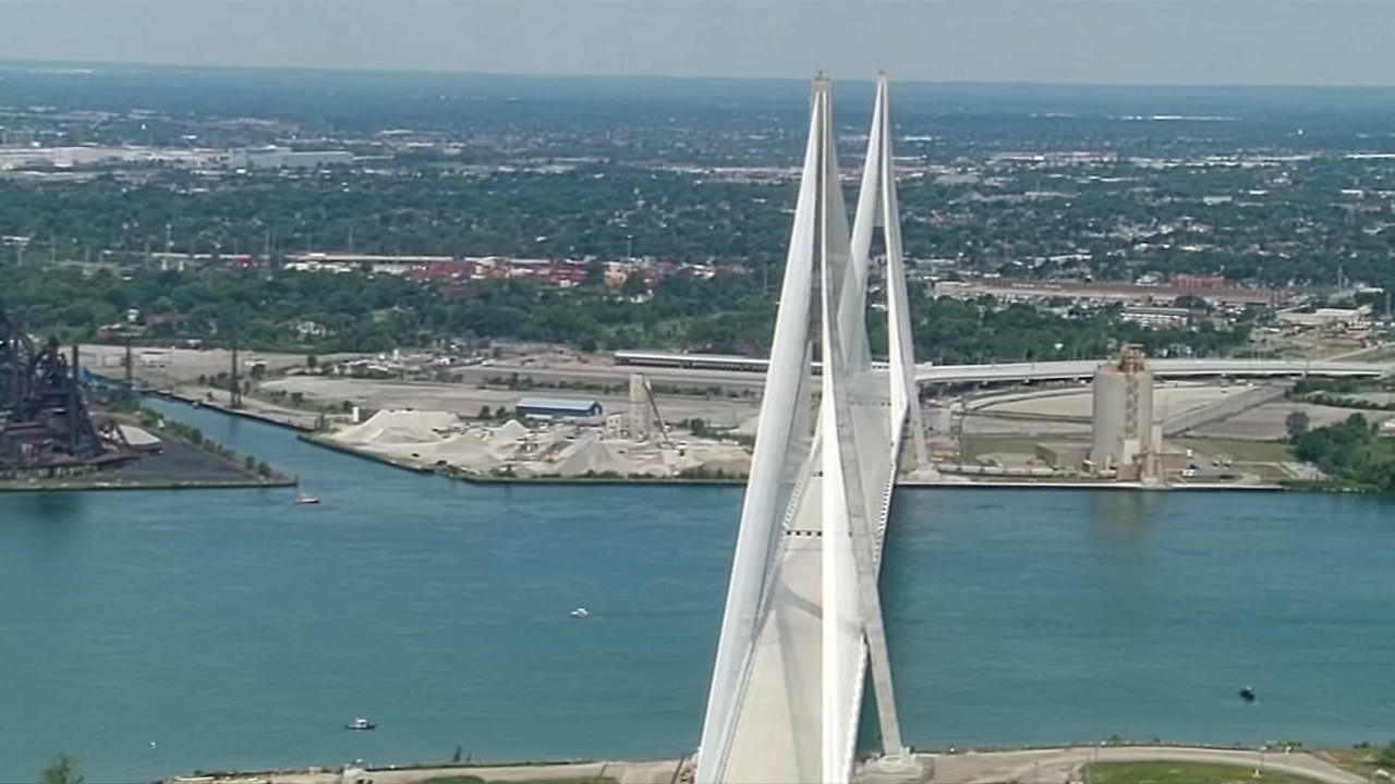 Source-feed image associated with Canada celebrates new bridge to US during tariff troubles with President Trump