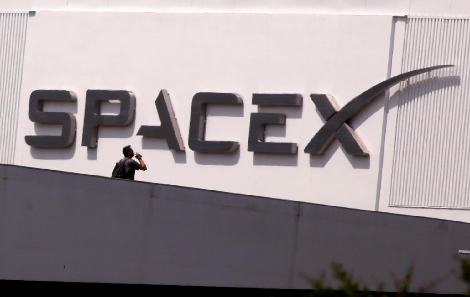 Source-feed image associated with SpaceX shares rise 19% in stock market debut after historic IPO