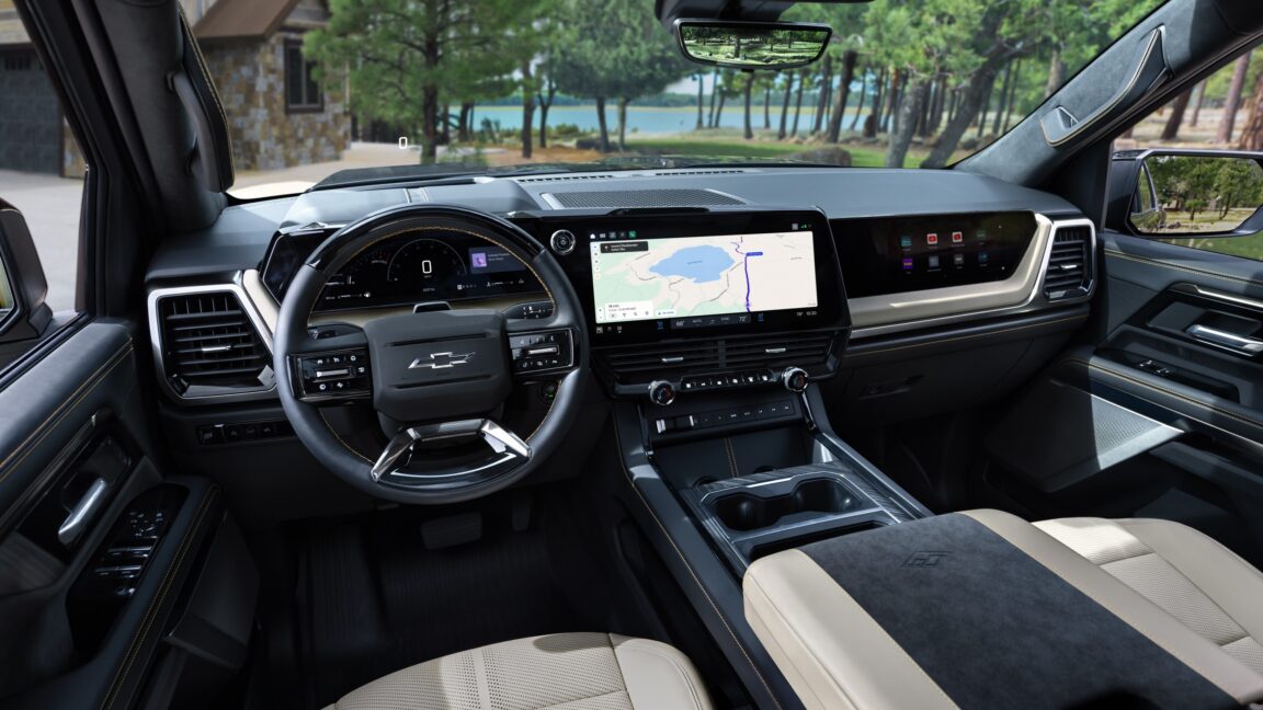 Source-feed image associated with GM gives its most important trucks a new UI—and includes CarPlay