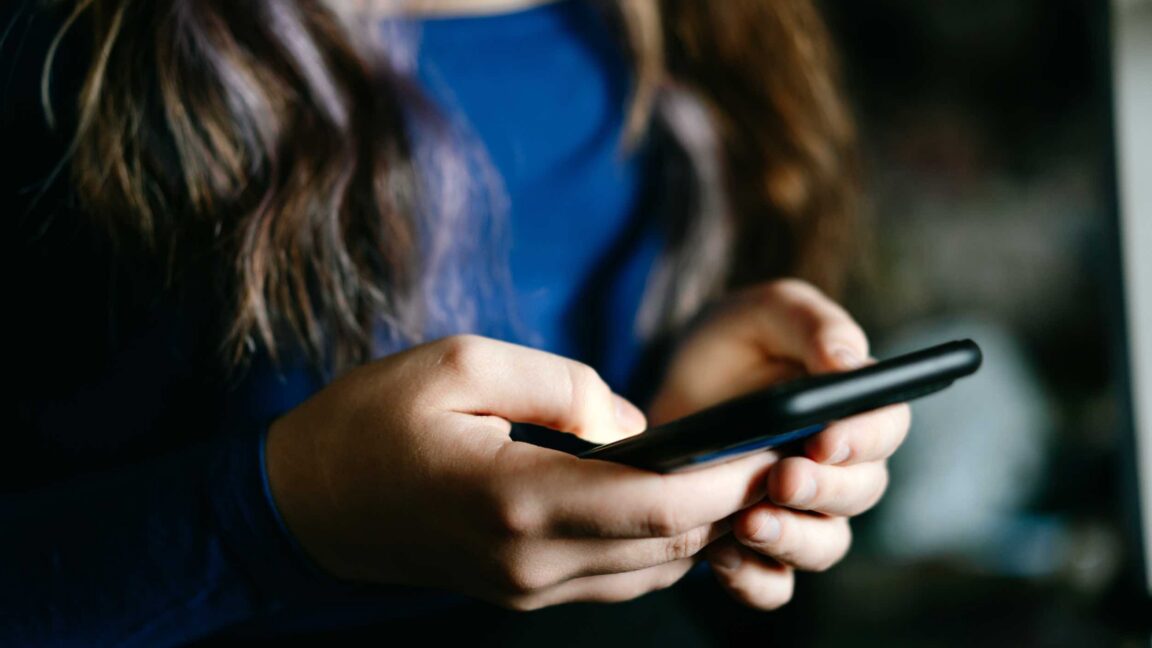 Source-feed image associated with FCC plans ID mandate that could block anonymous use of prepaid burner phones