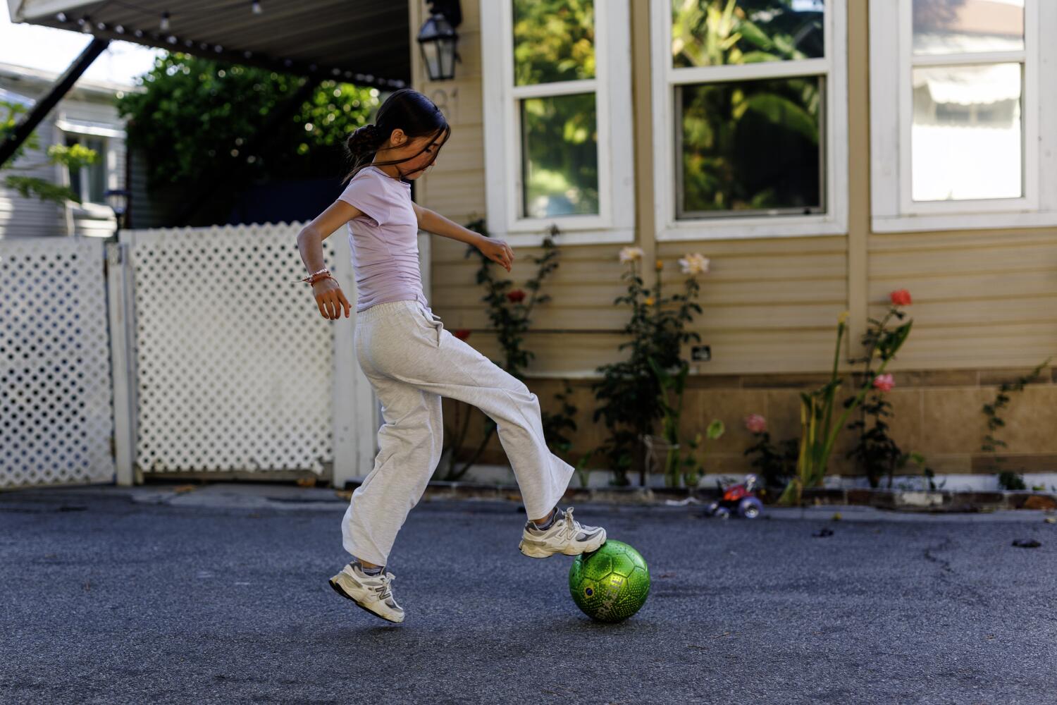 Source-feed image associated with Mobile homes, an overlooked refuge of affordability, are disappearing in L.A. Residents fight to stay