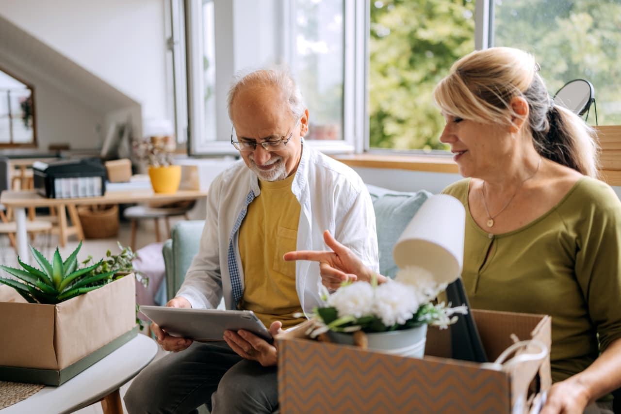 Source-feed image associated with The No. 1 decision for aging retirees: Stay at home or move into a senior community?