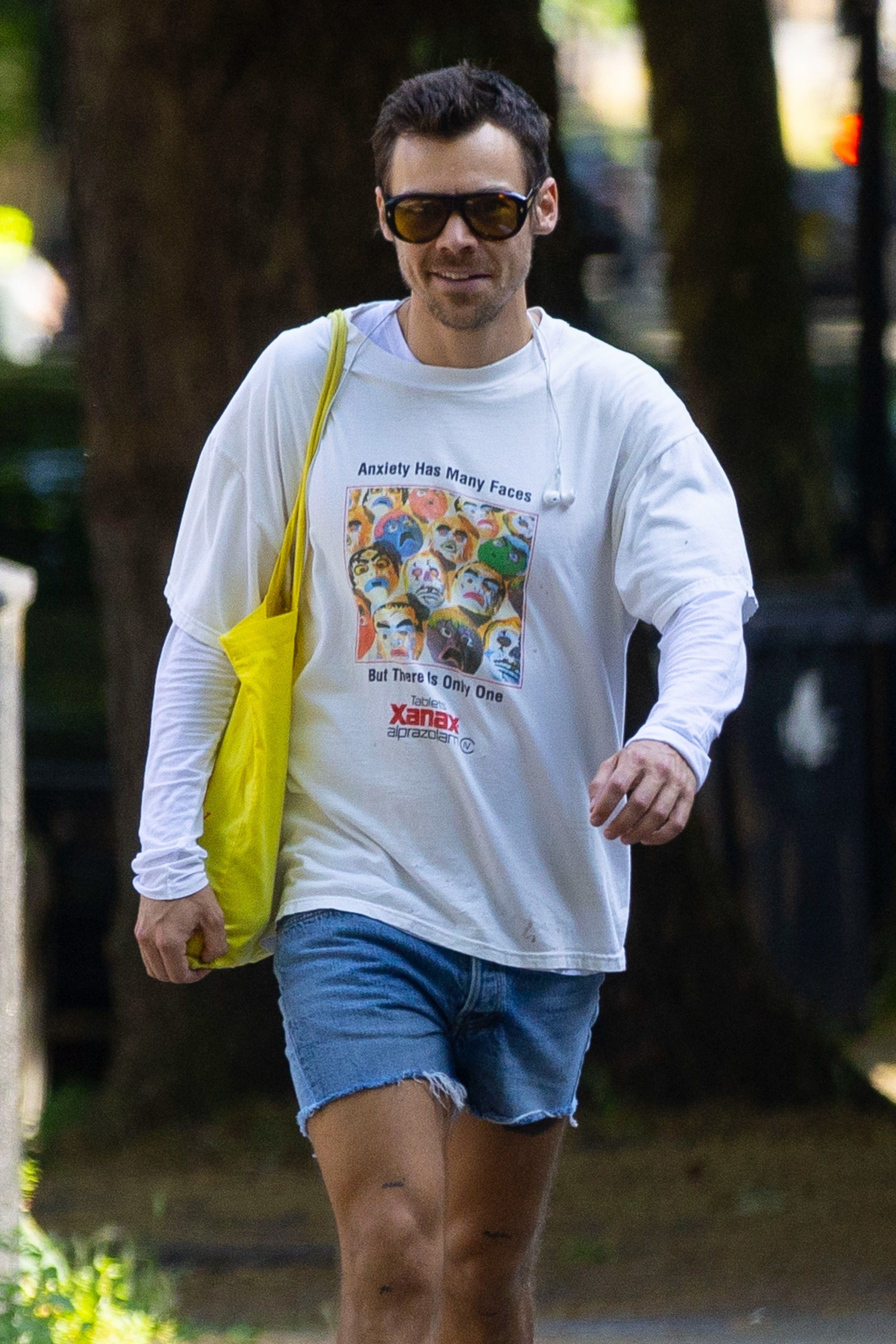 Source-feed image associated with Harry Styles Just Wore the Perfect Pair of Jorts