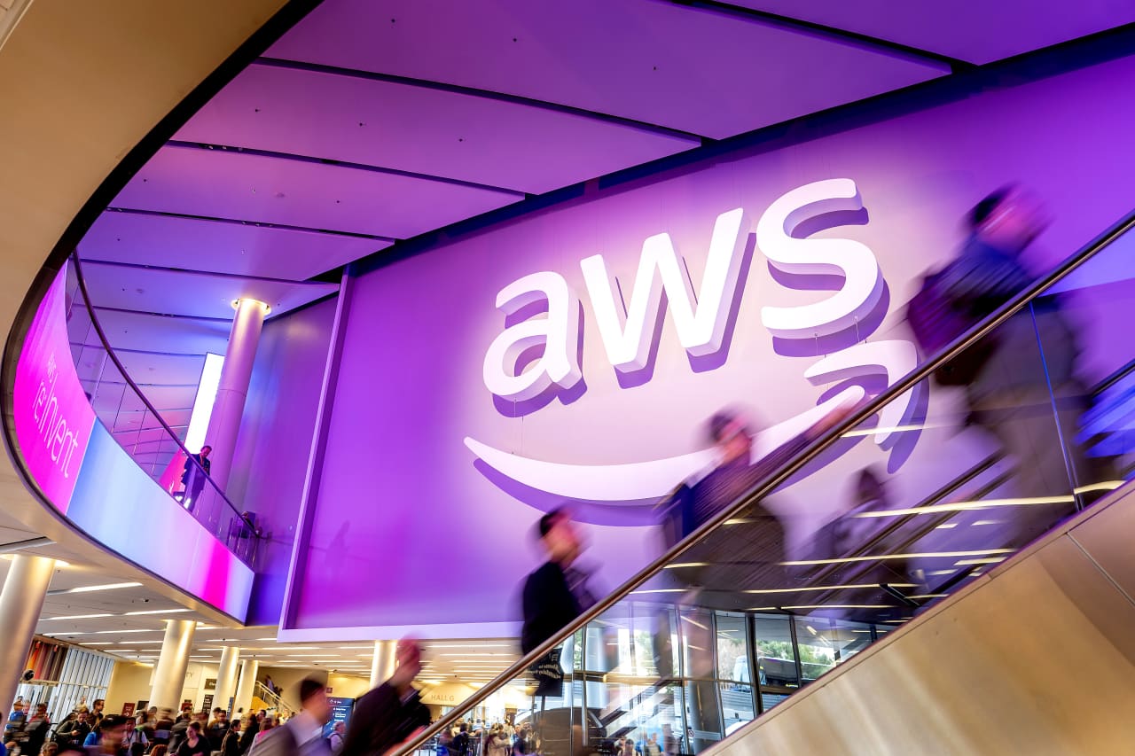 Source-feed image associated with Amazon is laying out $1 billion to follow Palantir’s AI playbook