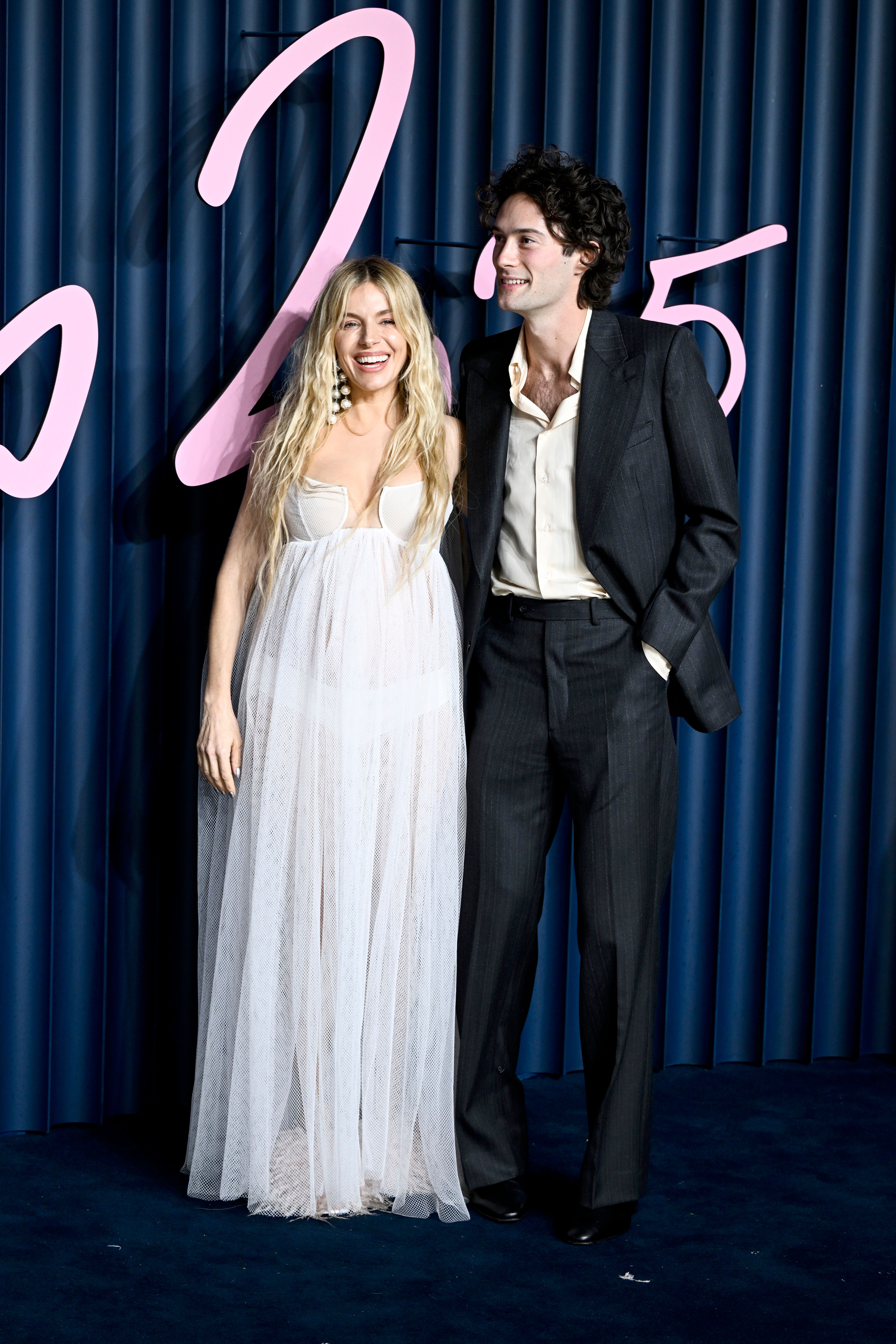 Source-feed image associated with Sienna Miller and Oli Green Are Engaged!