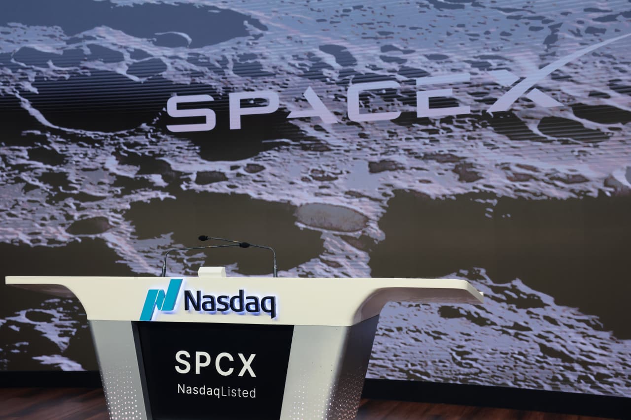 Source-feed image associated with Is it too late to buy SpaceX’s stock? Here’s how Tesla’s did after one day — and five years.