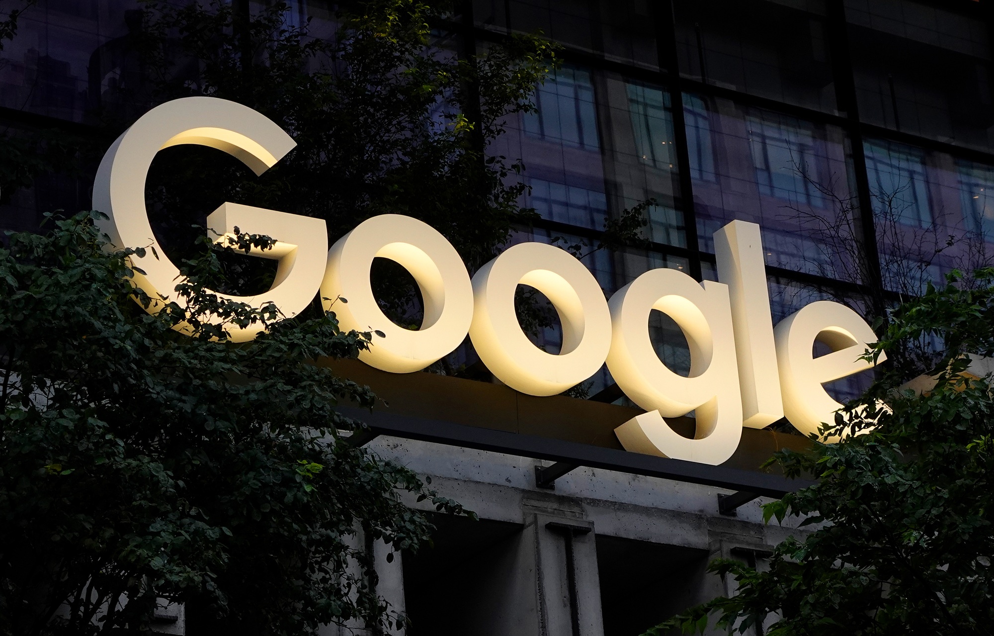 Source-feed image associated with Ex-Google Engineer Gets Nearly 1 Year for Stealing AI Secrets