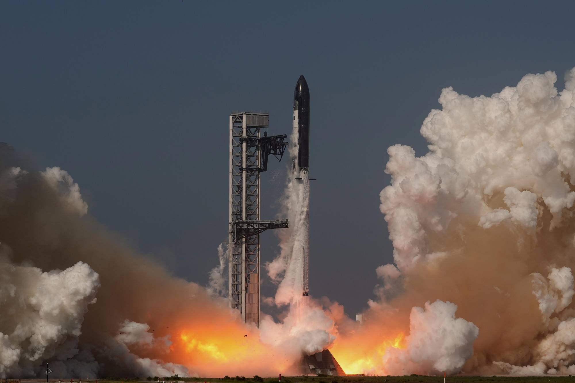 Source-feed image associated with SpaceX Blasts Off With a Record-Breaking $75 Billion IPO