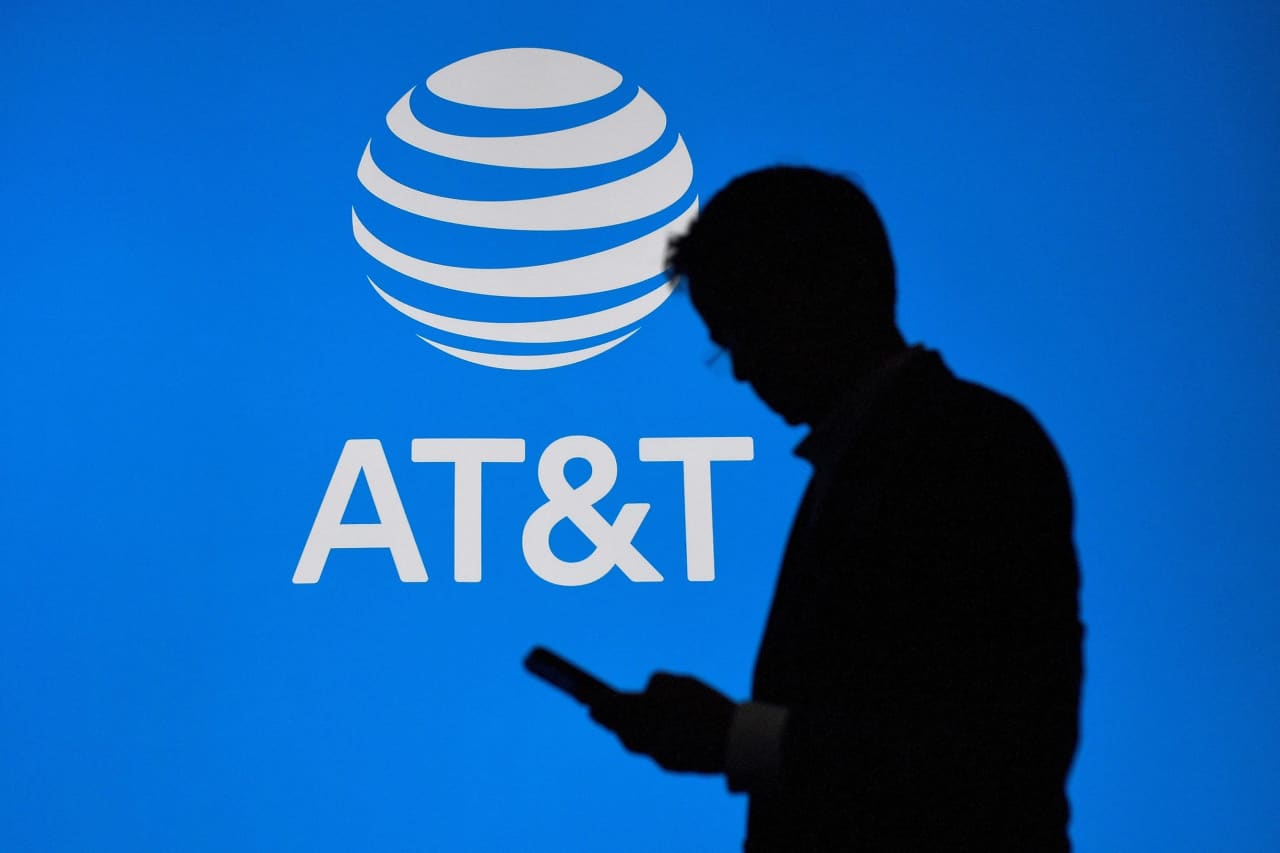 Source-feed image associated with AT&T’s stock is seeing its worst day in 8 months as the SpaceX threat comes into focus