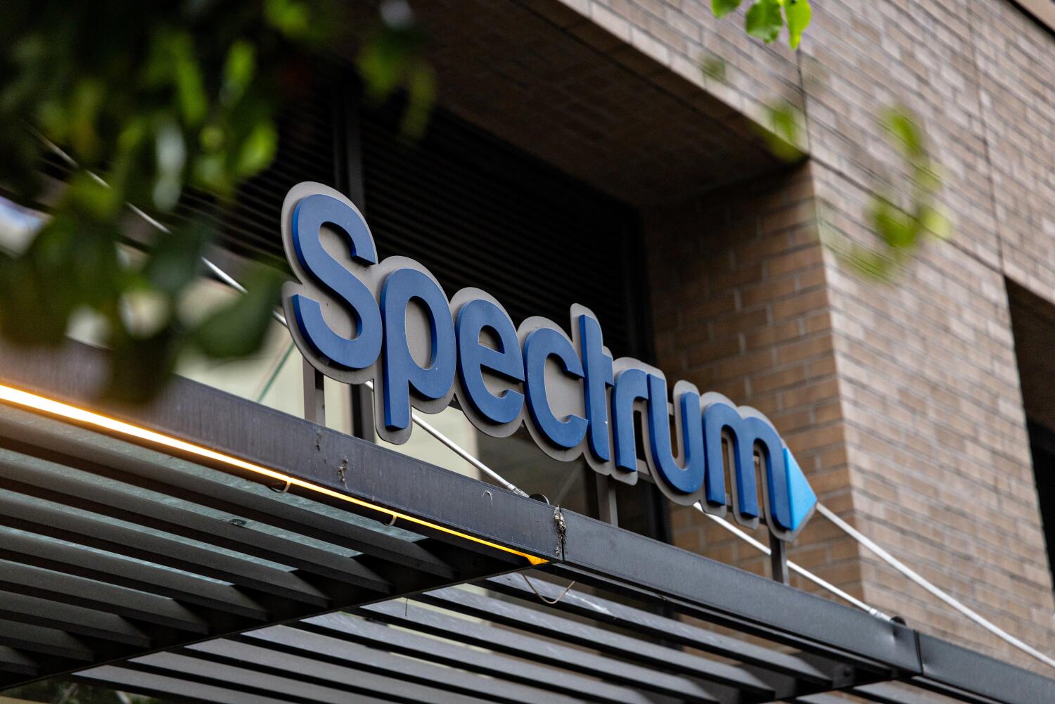 Source-feed image associated with Charter finalizes $34.5-billion Cox takeover, bringing Spectrum to millions more customers