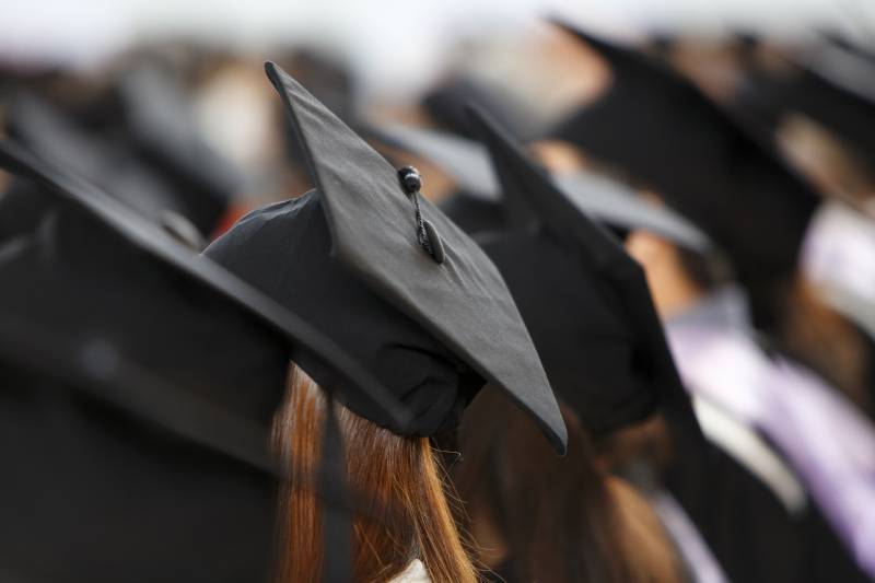 Source-feed image associated with 3 Recent Graduates Share Their Thoughts on AI