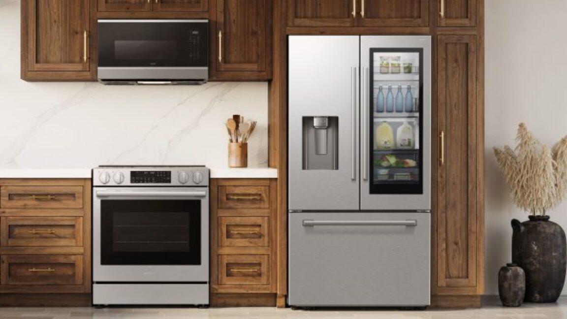 Image from linked report: Owners mourn spoiled food after firmware update bricks Samsung smart fridges