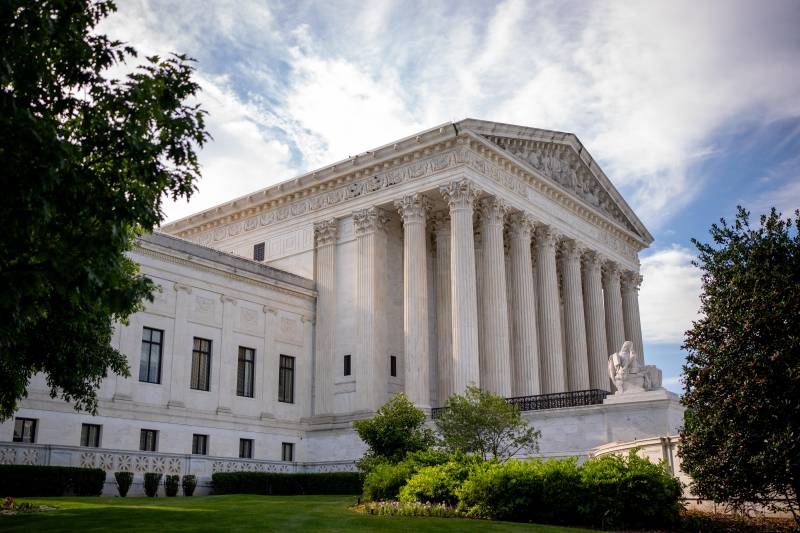 Source-feed image associated with Supreme Court Ruling Brings New Challenges for Green Card Holders, Advocates Warn