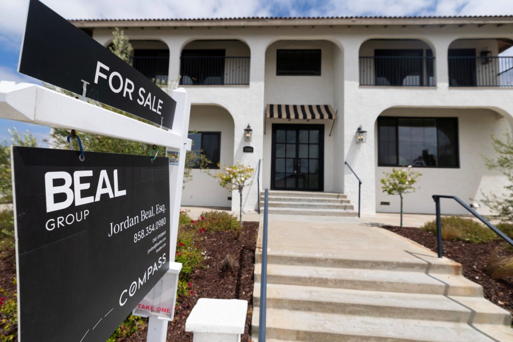 Source-feed image associated with Single women are outpacing single men in homeownership, but some face backlash