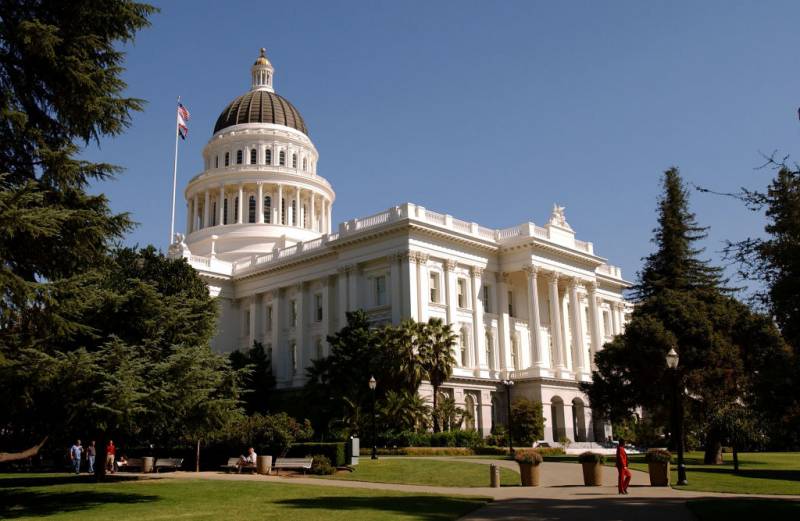 Source-feed image associated with The Backlash to Newsom’s Return-to-Office Mandate and HHS Withholds Medicaid Payments to California