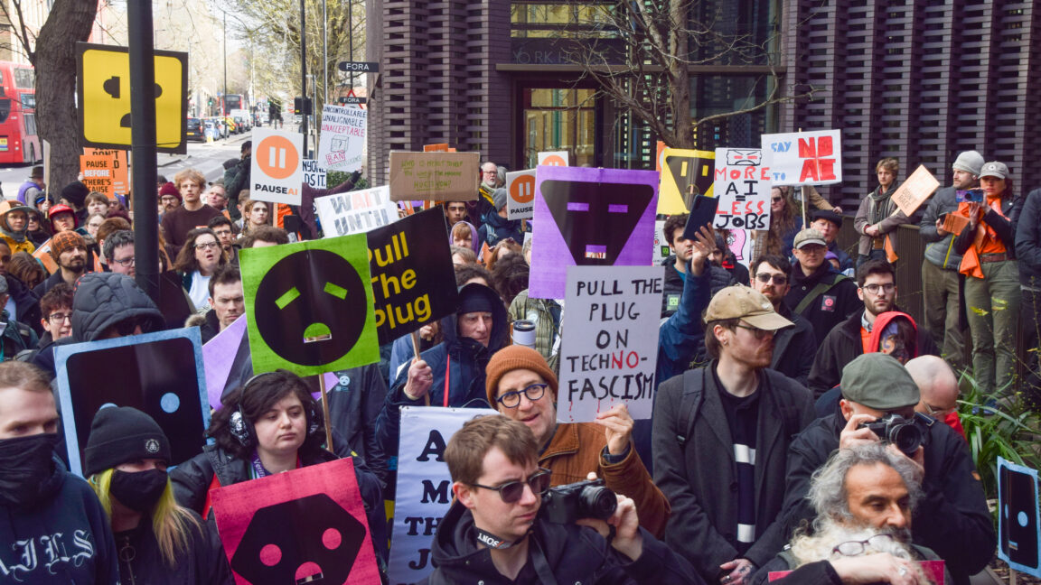 Source-feed image associated with US law enforcement warns of "anti-tech extremism" as AI hatred grows