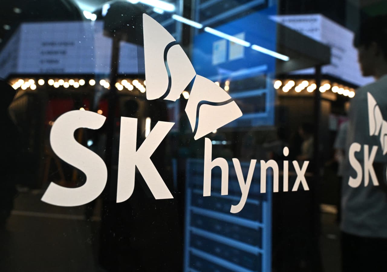 Source-feed image associated with South Korea is the ultimate backdoor tech play — but stock investors now face a looming threat
