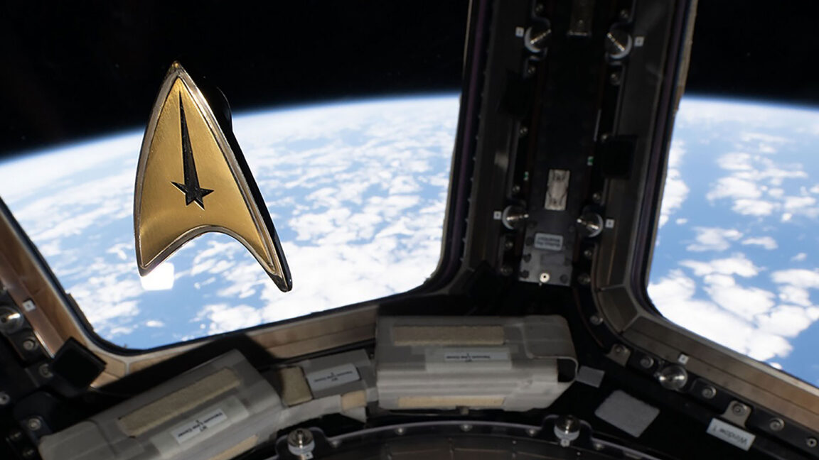 Source-feed image associated with The universal language of space is... Star Trek? Mais oui.