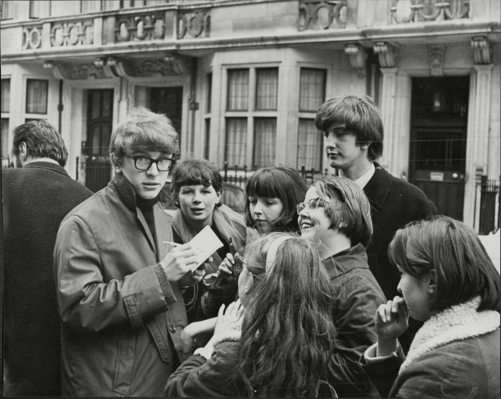 Source-feed image associated with ‘Peter Asher: Everywhere Man’ Review: The Beatles-Era Pop Singer Turned Star Producer Gets His Own Boomer-centric Documentary