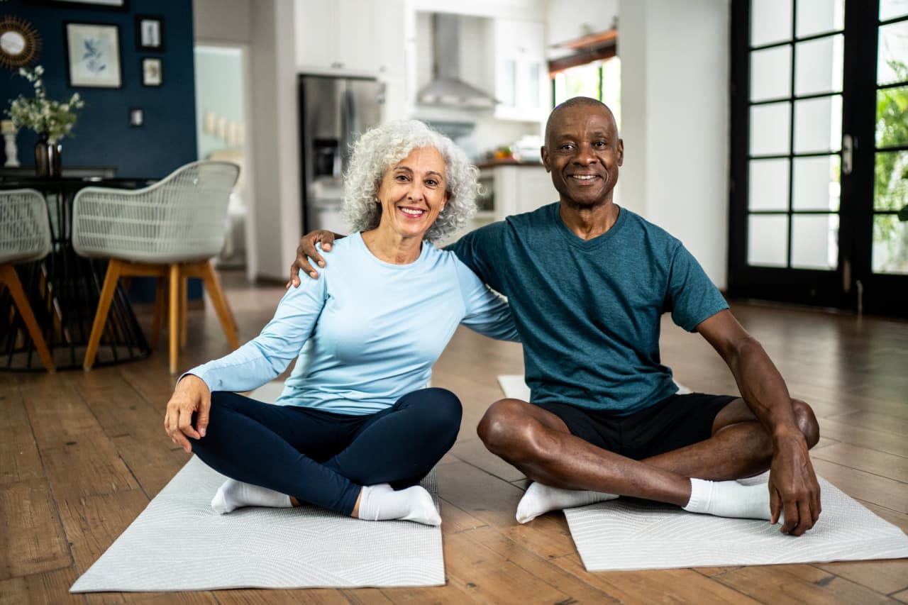 Source-feed image associated with My wife’s Social Security is just $900. Should she claim her spousal benefit at 62 or wait?