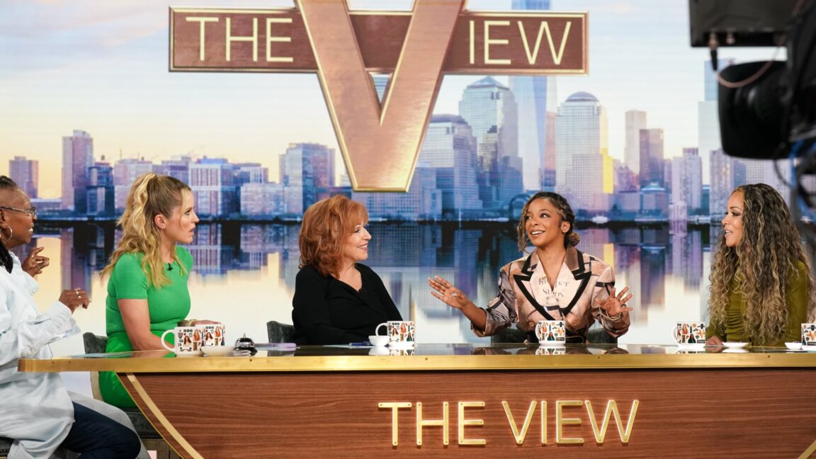 Source-feed image associated with ABC asks viewers to protest FCC attempt to "control who is allowed" on The View