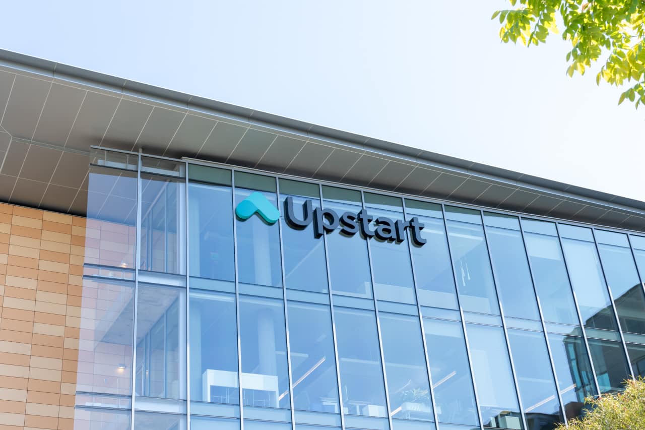 Source-feed image associated with Upstart’s AI upgrades pay off, as a pickup in loan growth helps send the stock higher