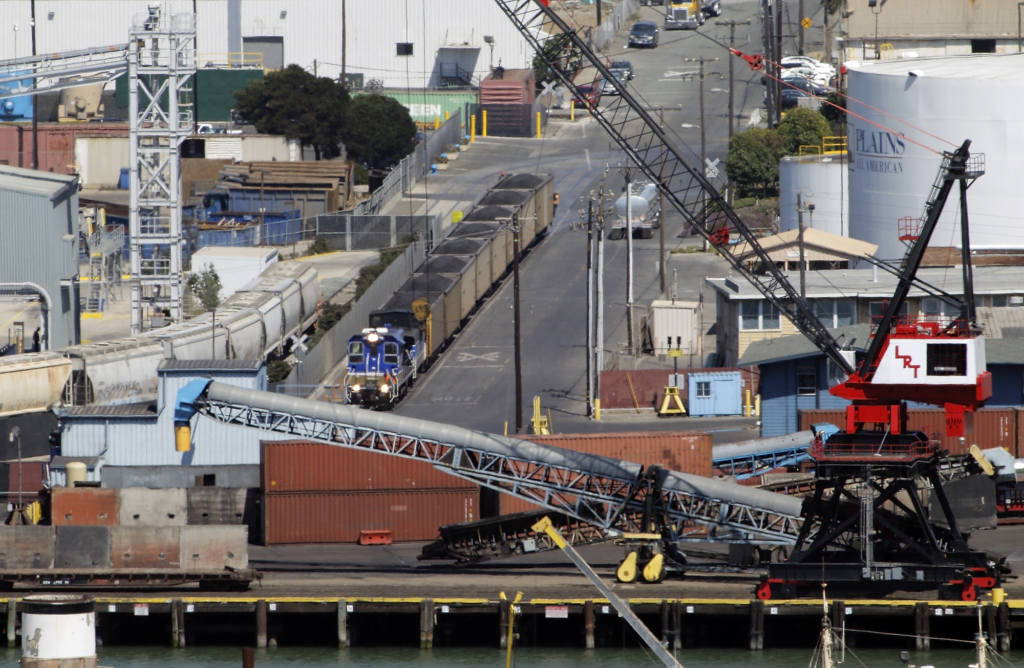 Source-feed image associated with Lawmakers Push Back Against Trump Coal Terminal Plans in West Oakland