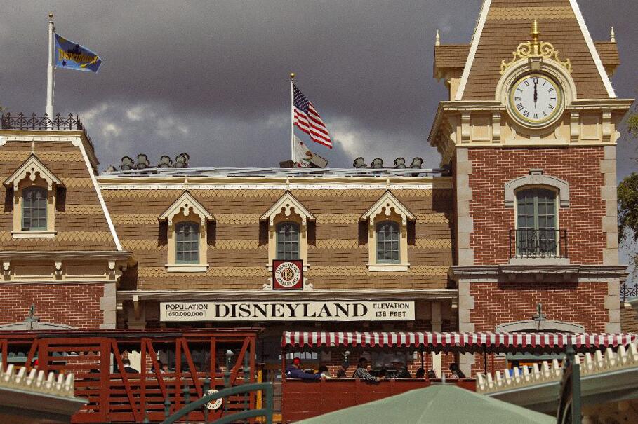 Source-feed image associated with Disneyland to offer $71 tickets for Anaheim residents