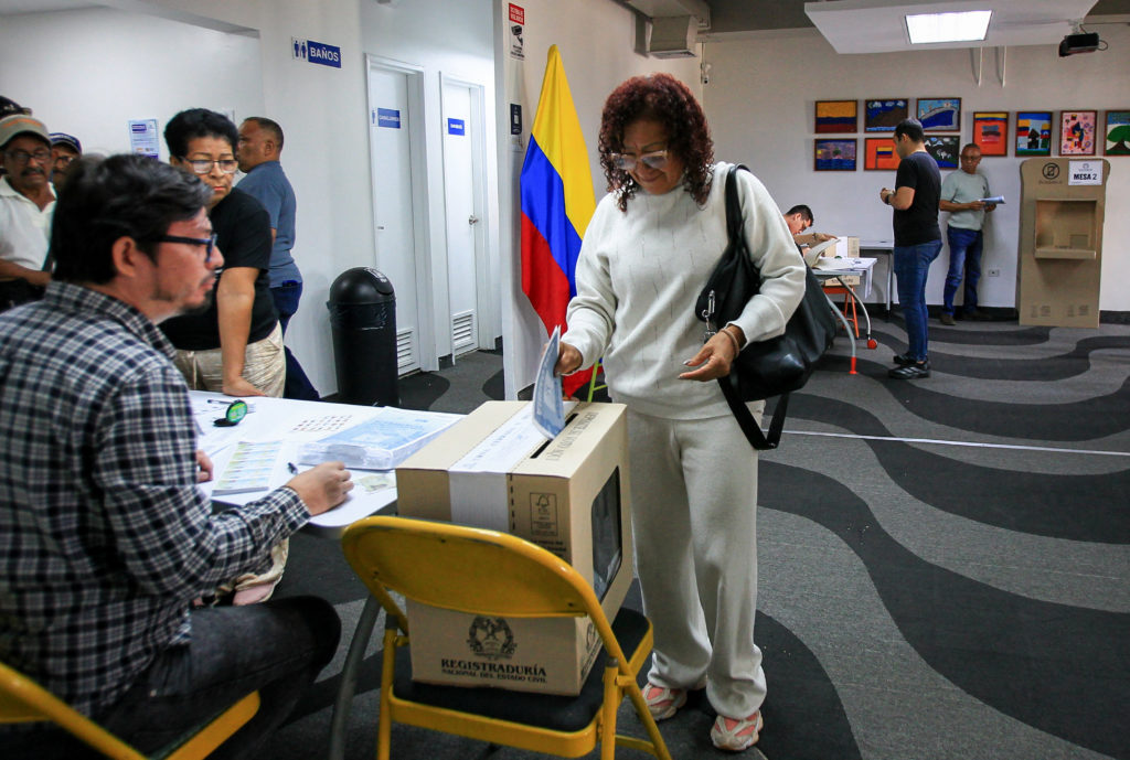 Source-feed image associated with Colombia accuses Ecuador of interfering in its general election