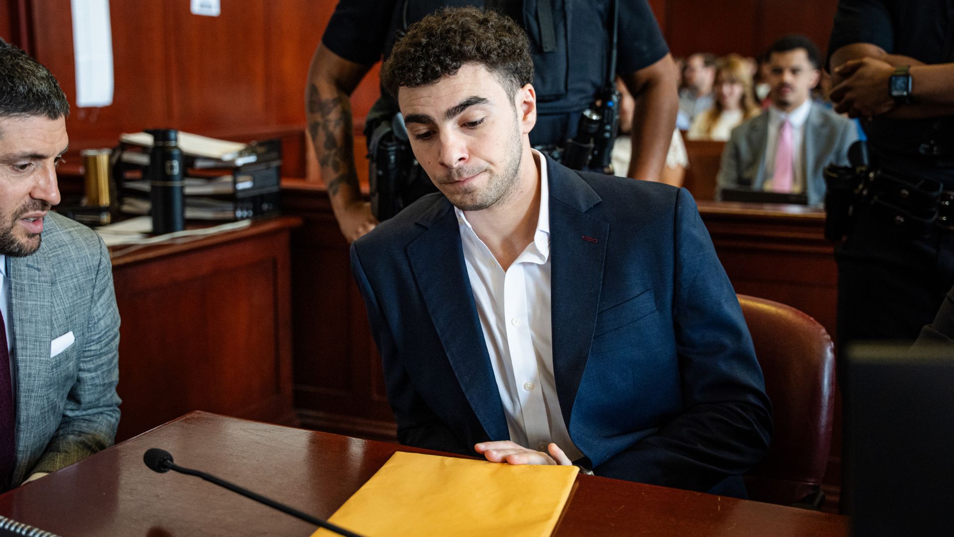 Source-feed image associated with Luigi Mangione's defense team discussed plea deal in federal case: ABC News sources