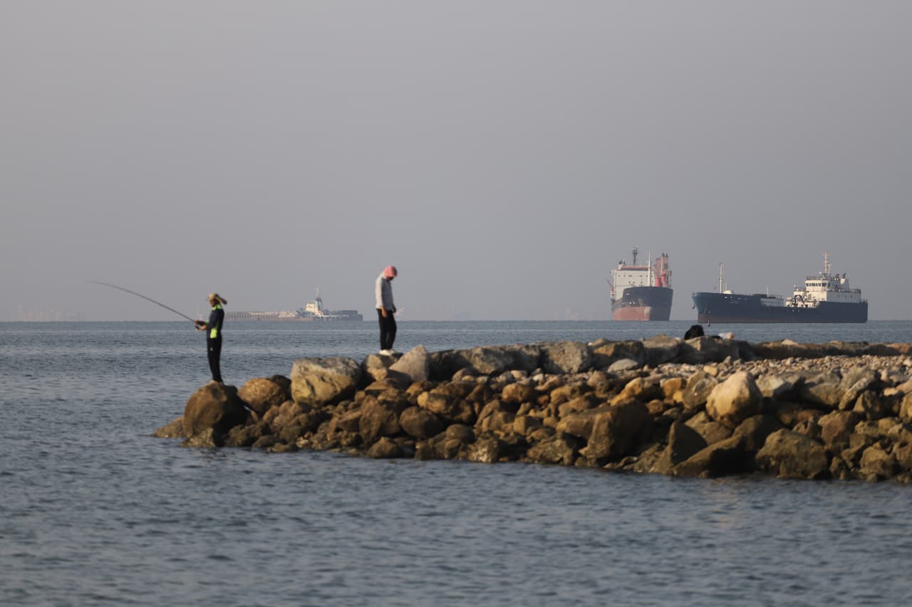 Source-feed image associated with Global oil prices end at 3-month low after Pakistan says a U.S.-Iran peace deal has been reached