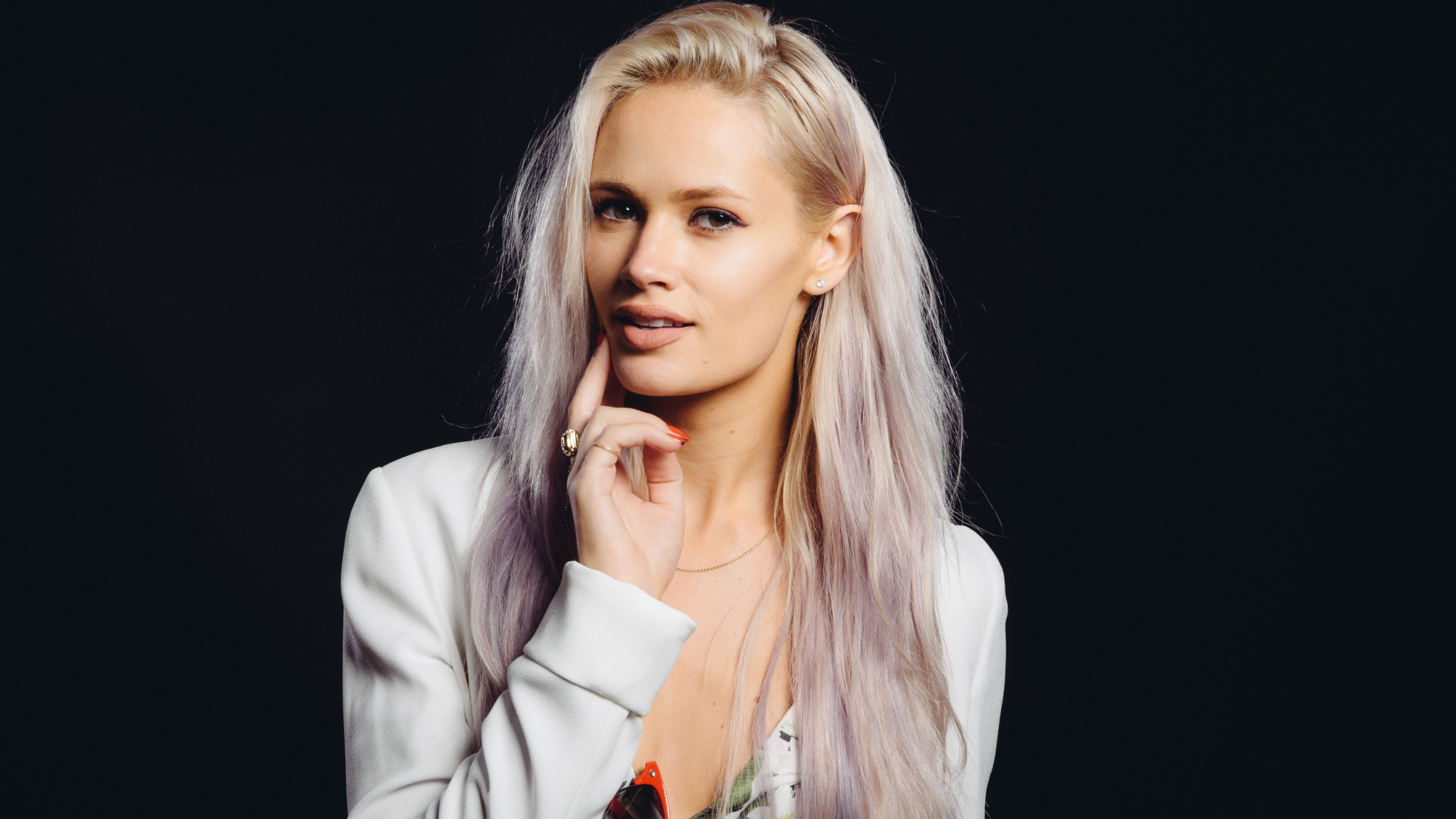 Source-feed image associated with Lauren Bennett's father speaks out, says singer suffered severe reaction to medication before death
