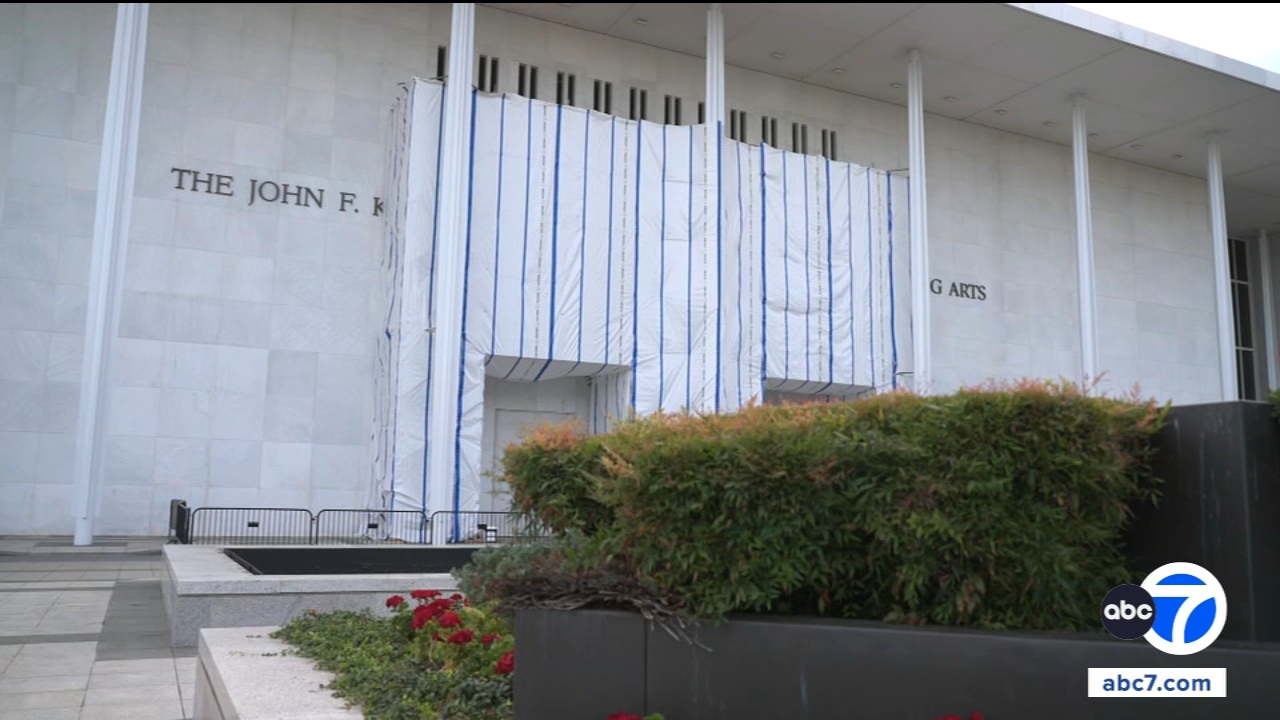 Source-feed image associated with Kennedy Center board votes to immediately close center's main building, sources say, after judge blocks adding Trump tribute to Kennedy Center facade