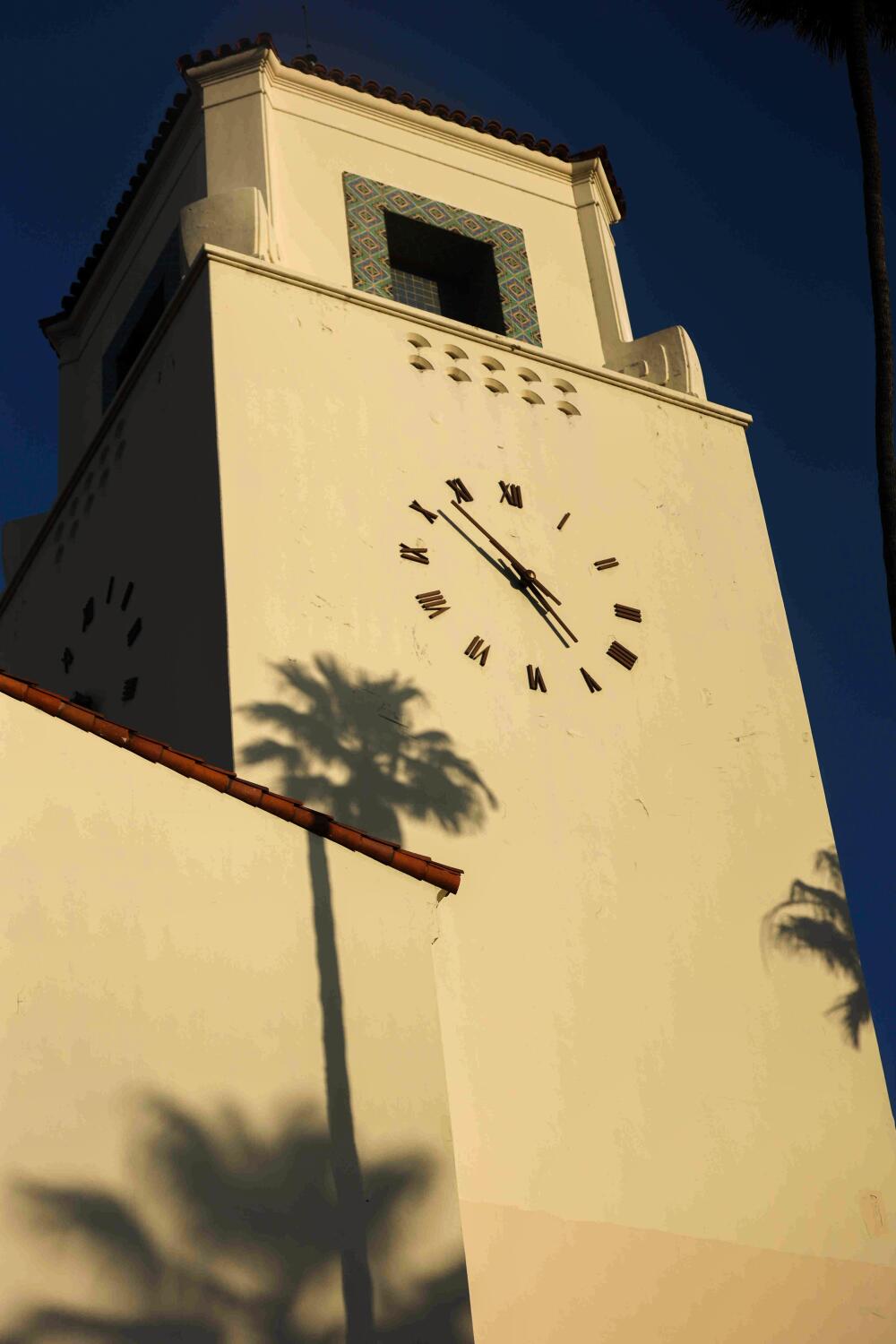 Source-feed image associated with The dark side of making daylight saving time permanent in California: How late would our sunrises get?