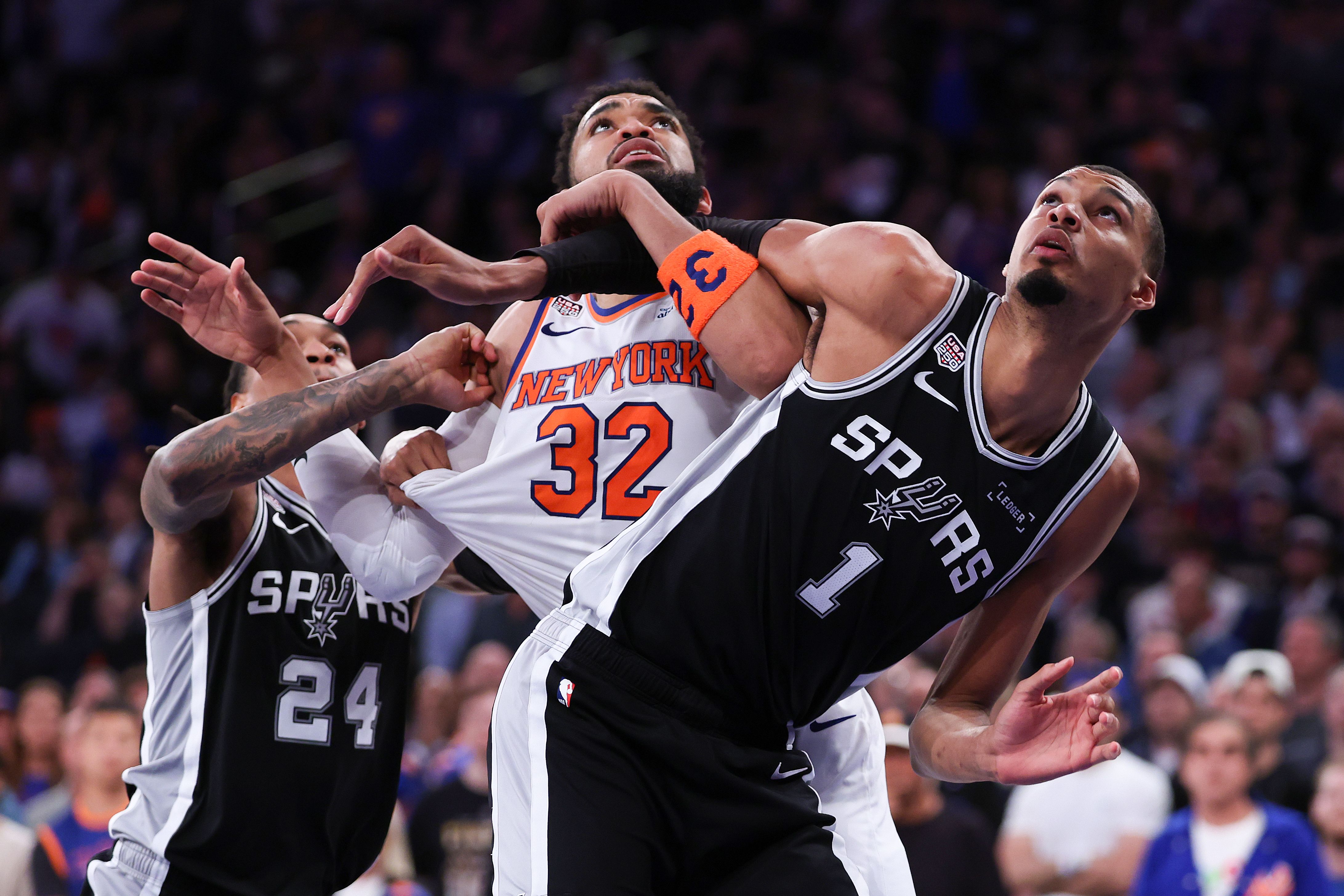 Source-feed image associated with Can You Dress Like a Spurs Fan in Knicks Land?
