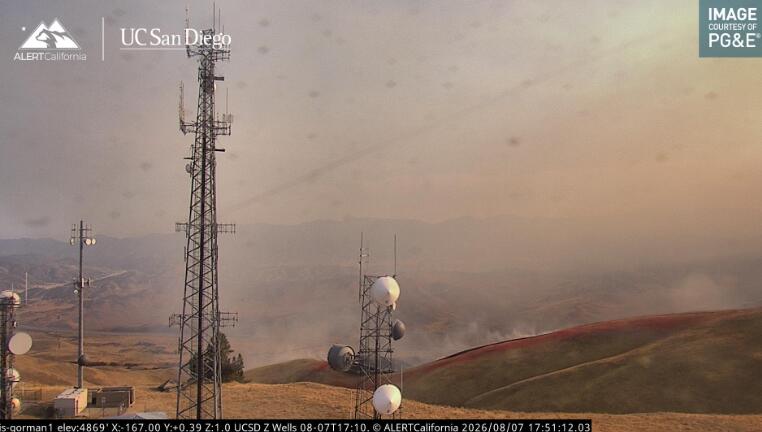 Source-feed image associated with Evacuation orders lifted for 1,000-acre Ridge fire near Gorman as containment grows
