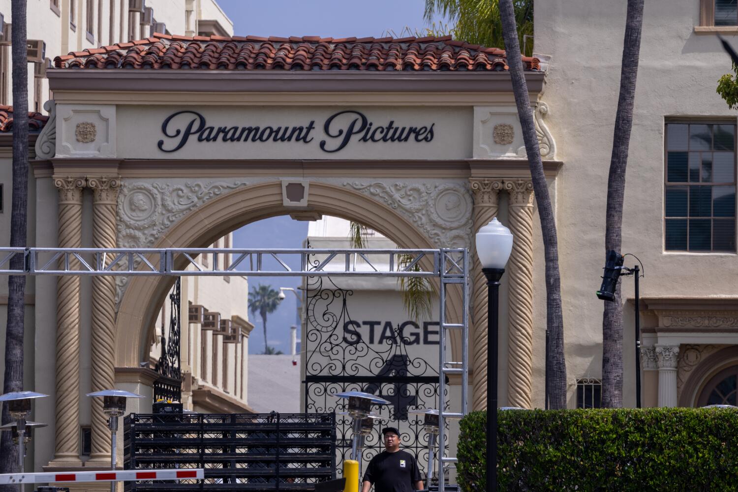 Source-feed image associated with British authorities approve Paramount's Warner Bros. deal